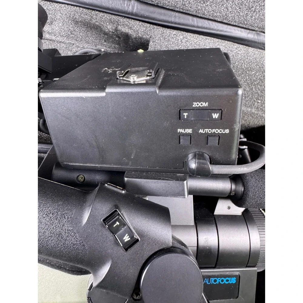 Vintage 1984 RCA Color Video Camera Autofocus with Electronic Viewfinder & Case